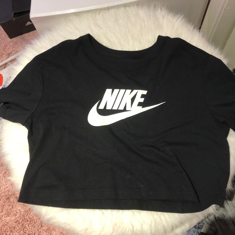 Nike cropped tee